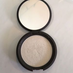 Becca highlighter in Pearl